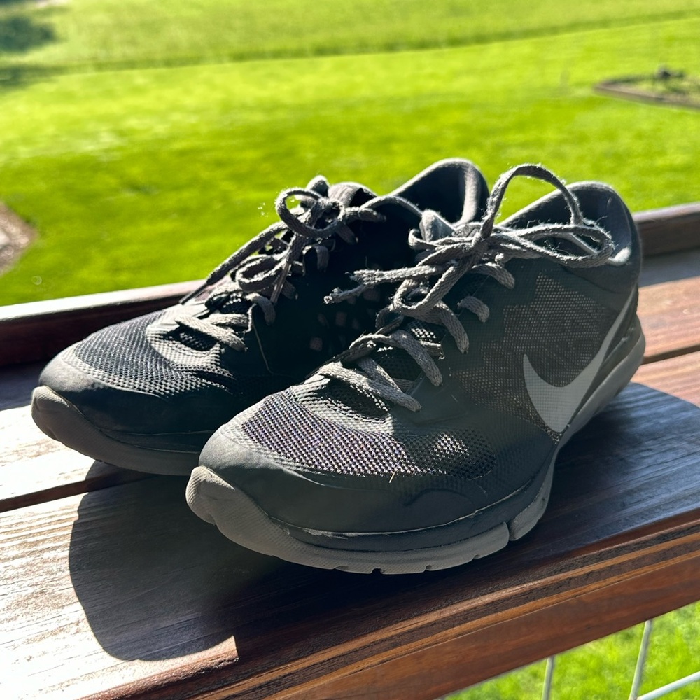 Nike Tennis Shoes